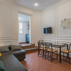 Joivy Trevi Fountain's Relais Roma